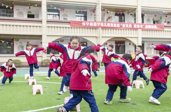 最新幼儿变队形舞蹈，激发潜能，塑造团队协作能力